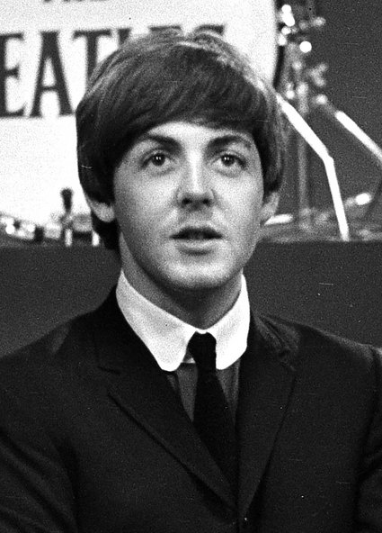 Ohne Sitzenbleiben wäre er wohl kein Beatle geworden: Paul McCartney, 1964. Foto: Eric Koch/Anefo, gemeinfrei