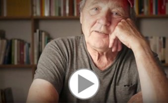 Egal Zum Video auf den Play-Button klicken.