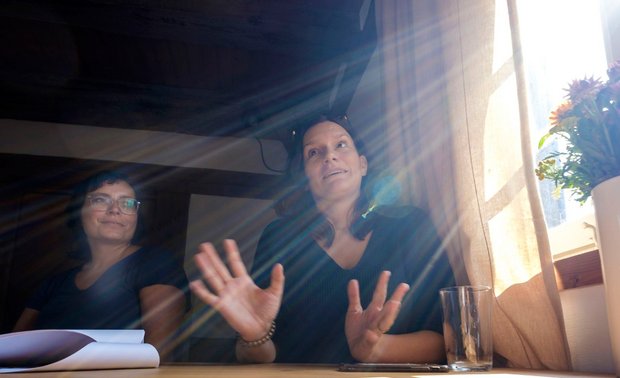 Marie Bues (rechts) setzt auf Wiedergängerinnen und auf Fellinis Fantasie.