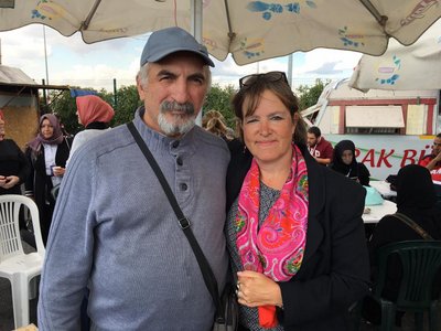 Heike Hänsel mit Meşale Tolus Vater, Ali Riza Tolu.