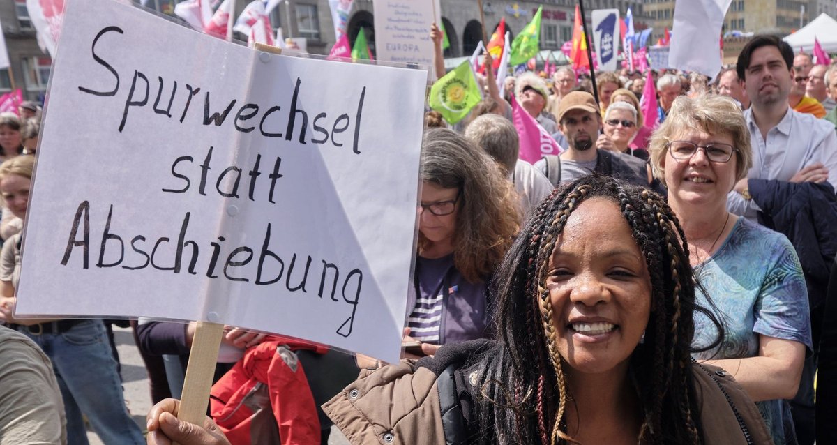 Wird seit Jahren gefordert, hier 2019 in Stuttgart. Jetzt steht das auch im Koalitionsvertrag: weniger abschieben. Fotos: Joachim E. Röttgers