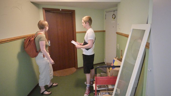 Katharina Lenhardt und Alexander Botschek unterwegs in der Stuttgarter Rosenstraße. Katharina Lenhardt und Alexander Botschek unterwegs in der Stuttgarter Rosenstraße.