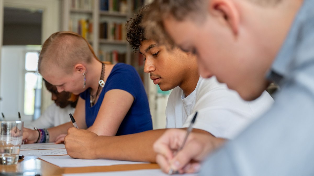Beim Projekt "Rede!" bringen Schüler:innen ihre Vorstellungen zu Themen zu Papier, die ihnen wichtig sind.