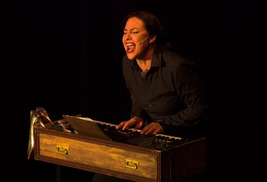 Eva Eiselt zum Einfluss von Kabarett auf die Herrschenden: "Man kann ja nur jemanden zur Besinnung bringen, der zur Besinnung gebracht werden möchte."