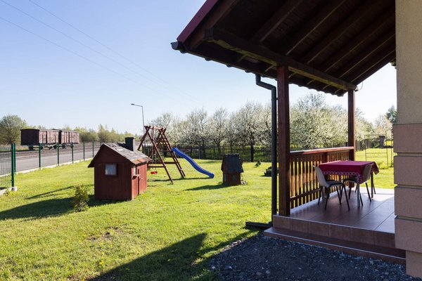 Auschwitz II/Birkenau, "Alte Judenrampe", Blick vom Grundstück der Familie Mozgala aus. Auschwitz II/Birkenau, "Alte Judenrampe", Blick vom Grundstück der Familie Mozgala aus.
