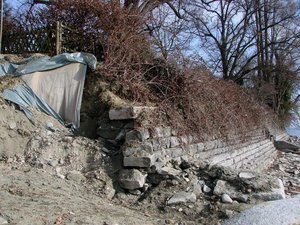 Die Trockenmauer: Heimat von Ringelnattern und Schmetterlingen.