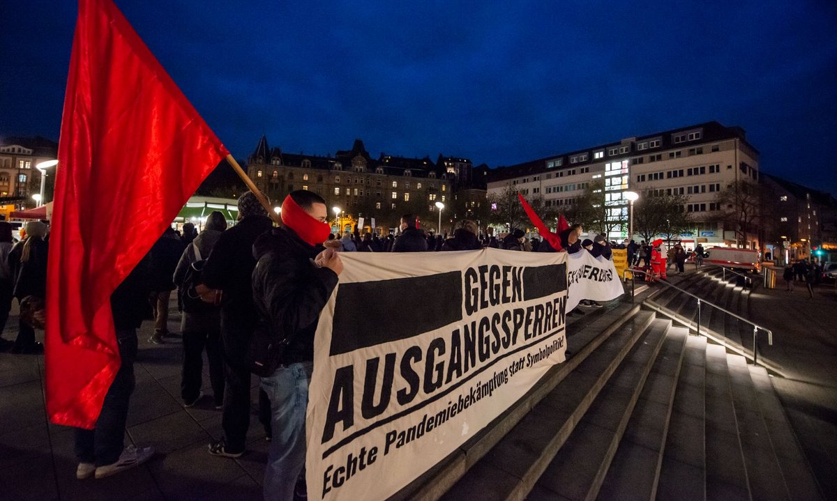 Sie läuteten am Freitagabend das Demo-Wochenende ein. Fotos: Jens Volle