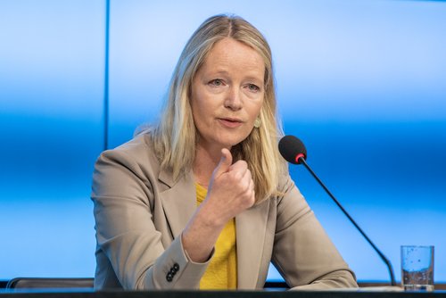 Geht es nach Umweltministerin Thekla Walker, zahlen ihre Kabinettskolleg:innen Inlandsflüge künftig selbst. Foto: Jens Volle