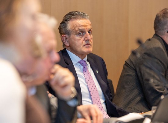 Stuttgarts OB Frank Nopper (CDU) hofft auf ein schnelles Ja des Gemeinderats zum Interimsbau. Foto: Julian Rettig 