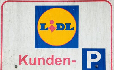 Auch bald retro: Parkplatz beim Discounter. 