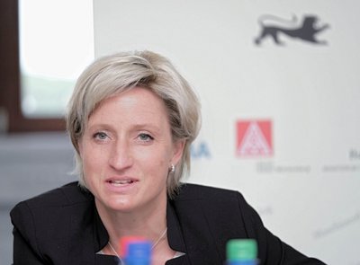 Lesen hülfe gegen den Fachkräftemangel, meint Wirtschaftsministerin Nicole Hoffmeister-Kraut (CDU).