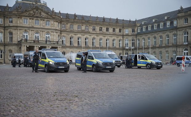 Ist Stuttgarts Anziehungskraft Gewinn oder Sicherheitsrisiko für die Stadt? Der OB wirkt unentschlossen. Foto: Julian Rettig Ist Stuttgarts Anziehungskraft Gewinn oder Sicherheitsrisiko für die Stadt? Der OB wirkt unentschlossen. Foto: Julian Rettig