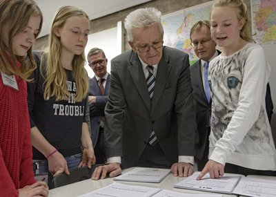 Winfried Kretschmann in der Gemeinschaftsschule Deizisau.