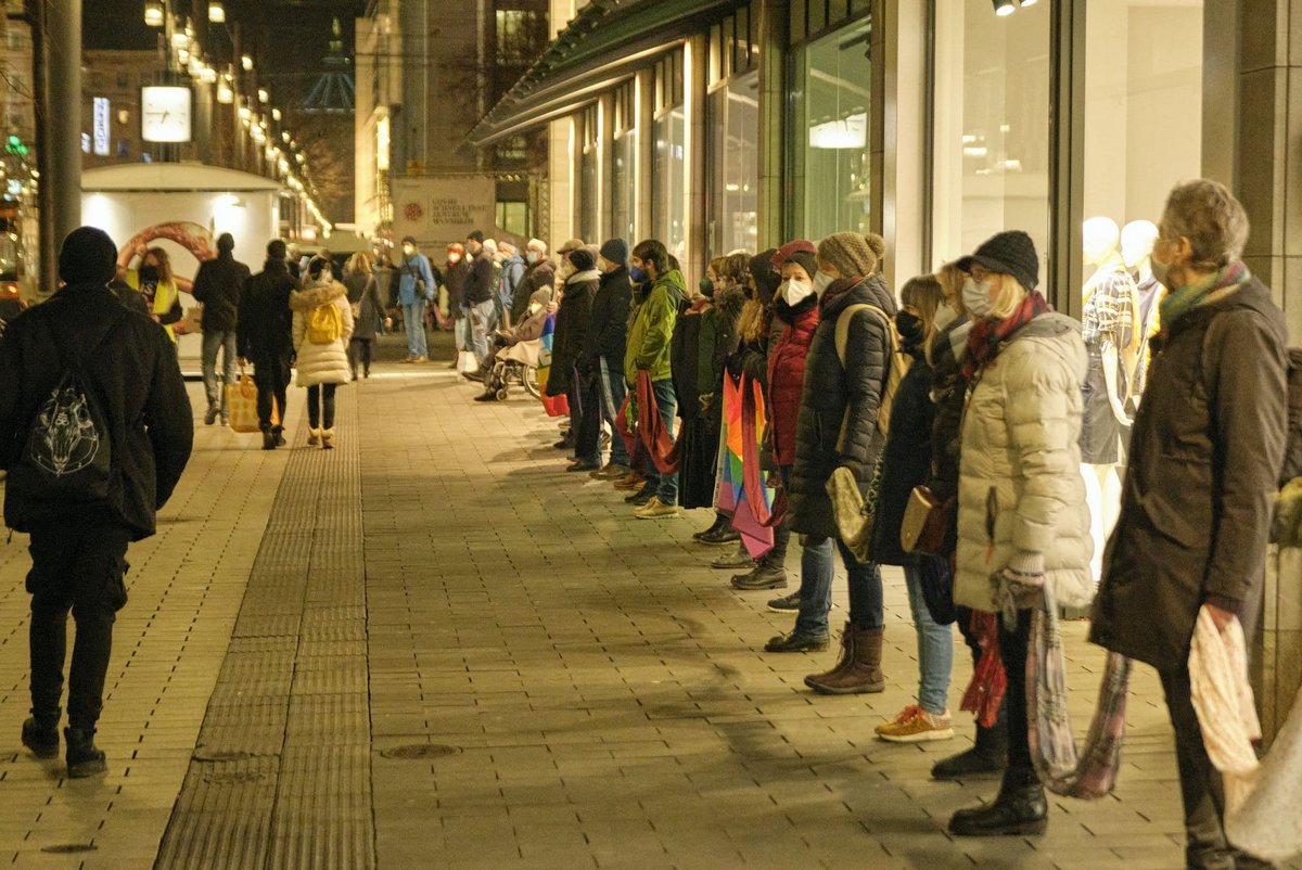 Die Kette reicht bis in den Innenstadtkern hinein. Die Kette reicht bis in den Innenstadtkern hinein.