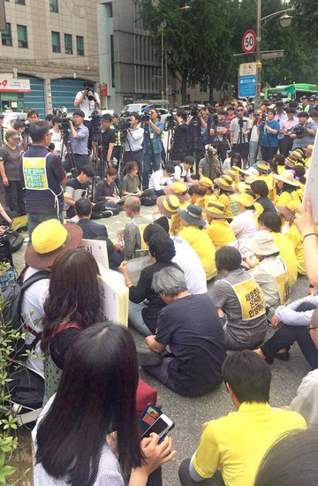 Gelb ist die Farbe des Protests in Seoul.