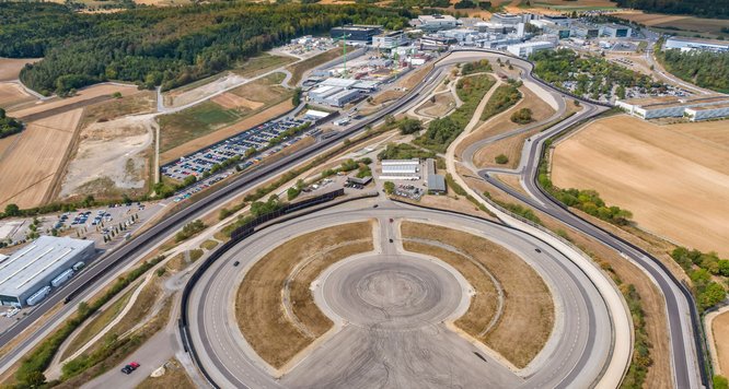 Die Porscheansiedlung mit Entwicklungszentrum brachte Weissach Rekorde bei den Steuereinnahmen. Heute eher nicht mehr. Foto: Porsche AG