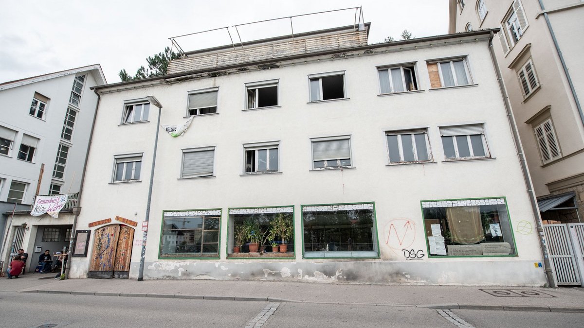 Stimmungsbild in der Tübinger Gartenstraße 7, Anfang August – mehr davon mit Klick auf den Pfeil. Fotos: Jens Volle