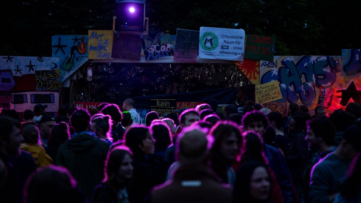 "Das kann man kaum in Worte fassen", sagt Mitorganisator Simon Landwehr, "das muss man erleben." "Das kann man kaum in Worte fassen", sagt Mitorganisator Simon Landwehr, "das muss man erleben."