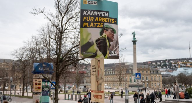 Hagel kämpft mit Helm.