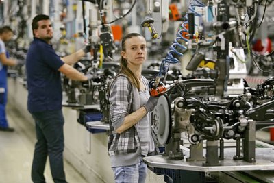 Der Vorname verrät ihre Wurzeln: Ludmilla Frickel, Schichtarbeiterin im Daimler-Werk Untertürkheim.