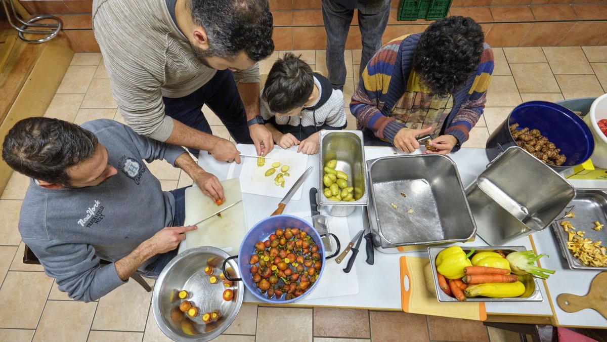 Er lernt fürs Leben und darf als Erster: ...