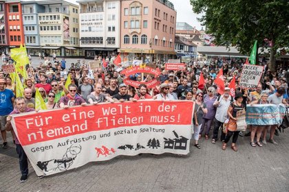 Kundgebung "Seenotrettung ist kein Verbrechen" im Juli auf dem Stuttgarter Marktplatz. Foto: Jens Volle