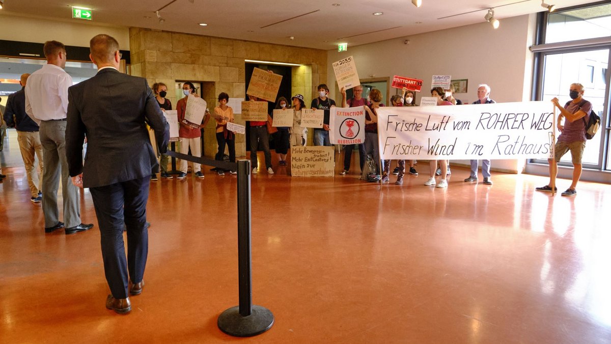 Konkrete Vorschläge für weniger CO2 und mehr Klimaschutz brachten diese Zaungäste am 27. Juli ins Rathaus mit. Fotos: Joachim E. Röttgers