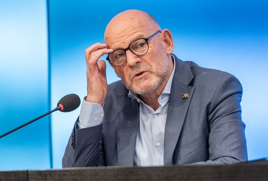 Wie lässt sich der (CO2-)Ausstoß einer Chile-Reise kompensieren? Landesverkehrsminister Winfried Hermann. Foto: Jens Volle