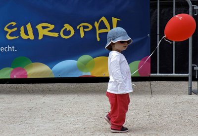 GroKo setzt auf Militarisierung statt Luftballons. Fotos: Joachim E. Röttgers