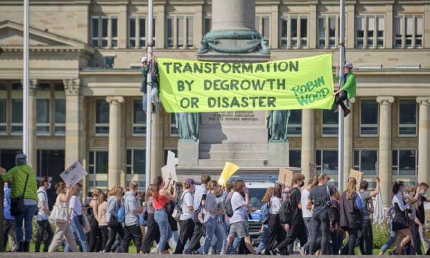 Die NGO Robin Wood hat es erfasst. Aktion auf dem Stuttgarter Schlossplatz, September 2021. 