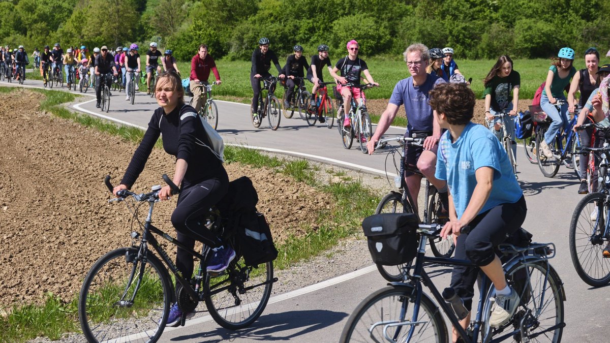 Rund 100 Radler:innen machten sich auf den Weg nach Rottenburg.