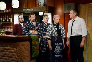 Sushi à la Improvisation: Küchenchef Wikström (Sakari Kuosmanen, rechts) und seine Crew.