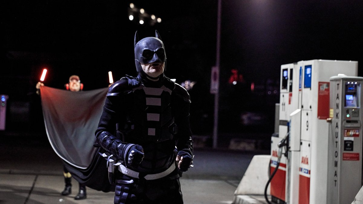 Batman und Herkules auf Stimmenfang: Wer hat etwas zu sagen zum Thema Held:in des Alltags? Fotos: Zoia Domaskina