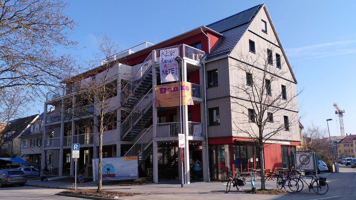 Der Neubau in der Hechinger Straße 35 mit Café im Erdgeschoss. Foto: Archiv 4-Häuser-Projekt