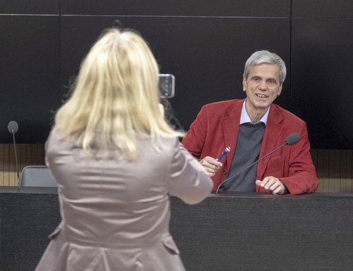 Wolfgang Gedeon, hier von Christina Baum ins rechte Licht gerückt. Wolfgang Gedeon, hier von Christina Baum ins rechte Licht gerückt.
