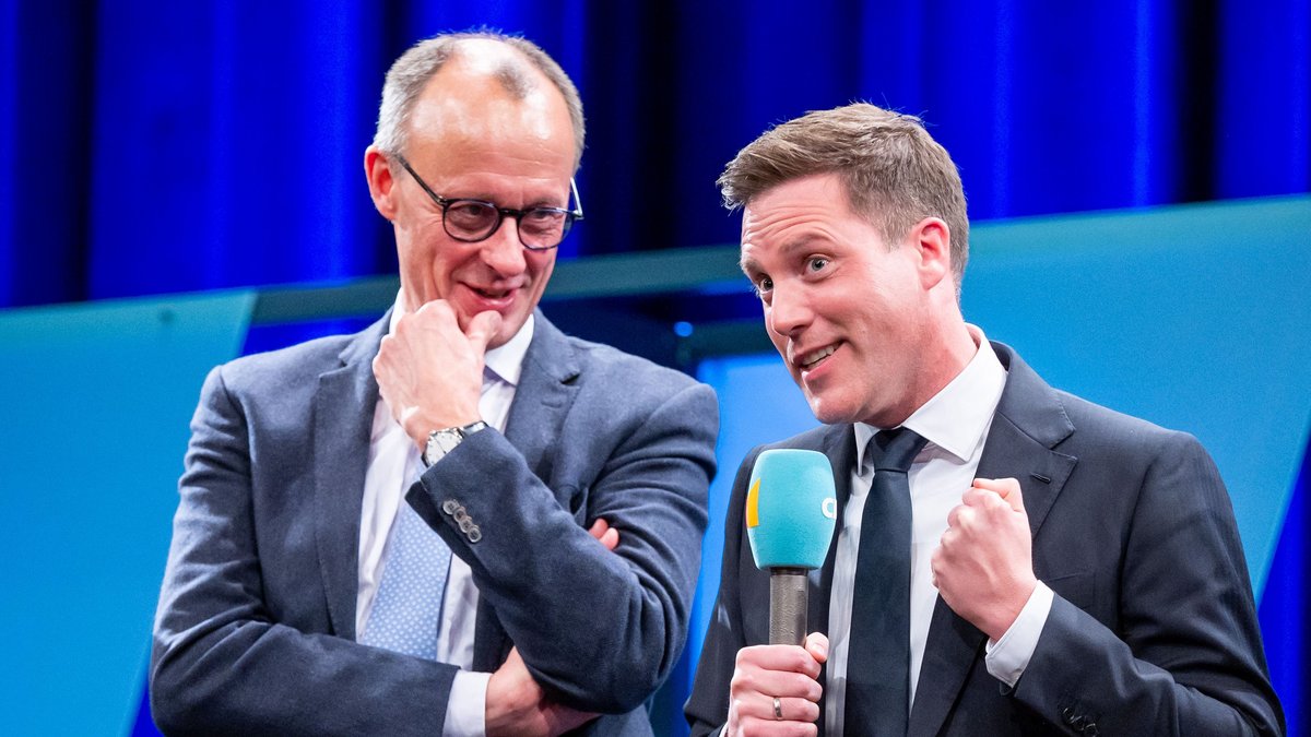Friedrich Merz und Manuel Hagel (beide CDU) machen im Wahlkampf Stimmung. Stadthalle Singen im Februar 2025. Foto: Jens Volle