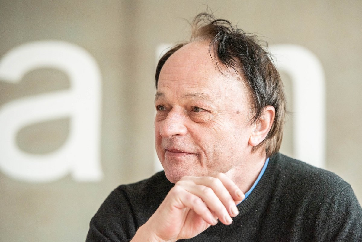 Harry Walter im Dezember 2022 in der Kontext-Redaktion. Fotos: Jens Volle
