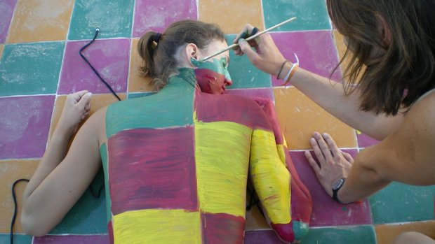 Body Art – zwei Mariposianerinnen. Foto: Helga Müller