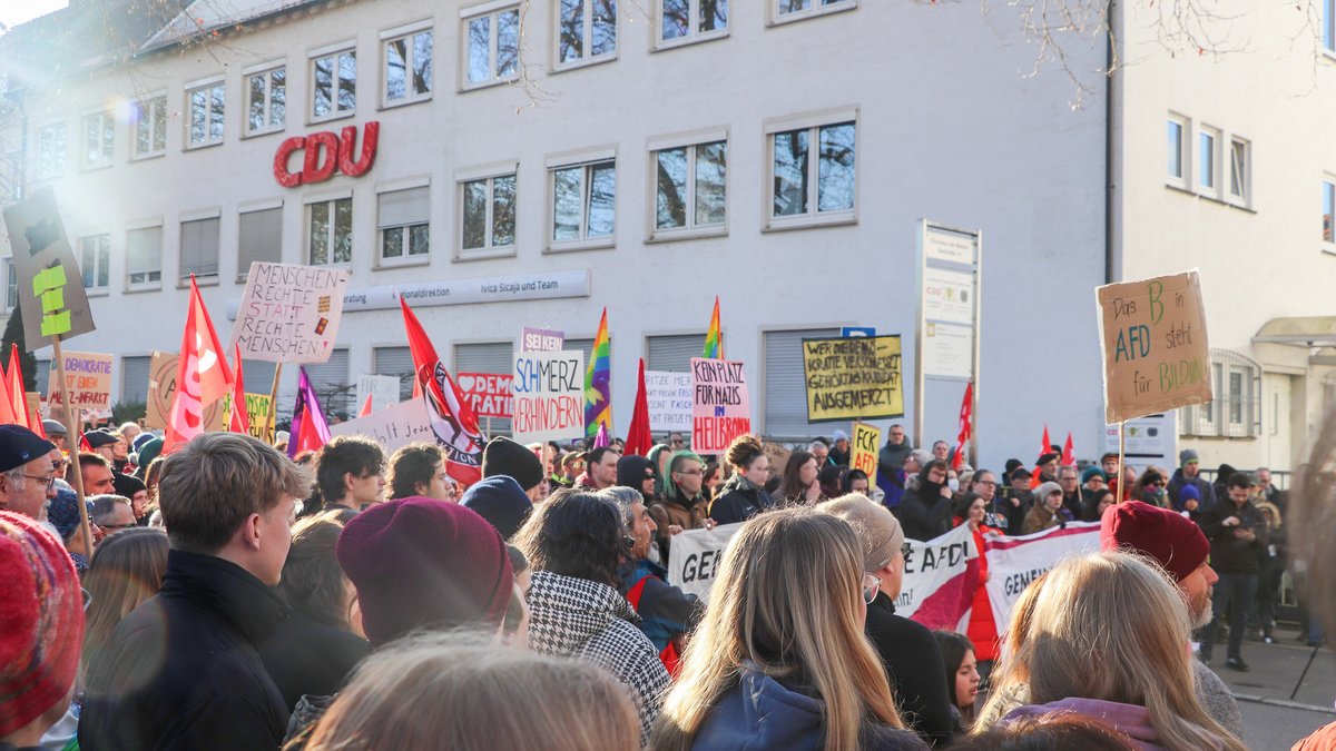 Demozug vorm CDU-Büro in Heilbronn. Foto: Netzwerk gegen Rechts Heilbronn e.V.