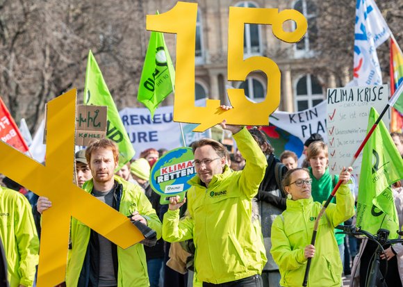 Stuttgarts Beitrag zum 1,5-Grad-Ziel, für das sich auch Stadtrat Hannes Rockenbauch (links) einsetzt, scheint dahin. Foto: Jens Volle