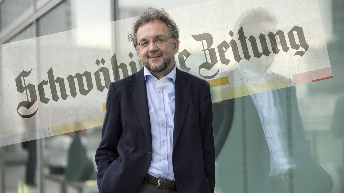 Heribert Prantl war am 30. Oktober bei der "Schwäbischen" zu Gast. Man wollte ihn gleich dabehalten. Foto: Sven Simon, Montage: Kontext