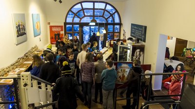 Eine Menge Kino-Fans mögen das kleine Kino ...