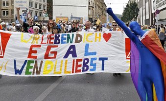 Dunkelschwarze gegen bunt