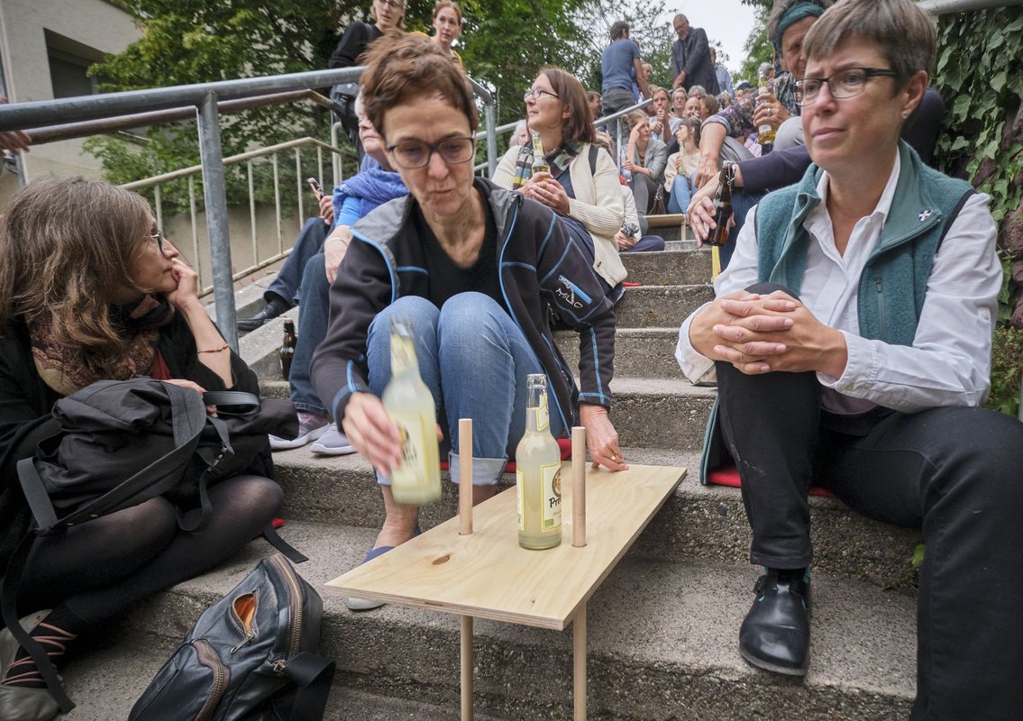 Ein Prost auf den Treppentisch von Sabine Fessler.