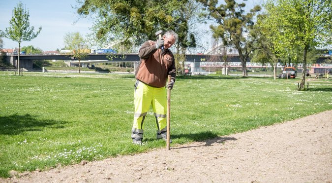 Günter Pich vom Kehler Bauhof ... Günter Pich vom Kehler Bauhof ...