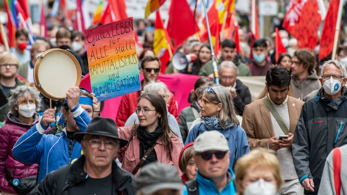 Gegen Kaputtalismus und Zuvielisation.