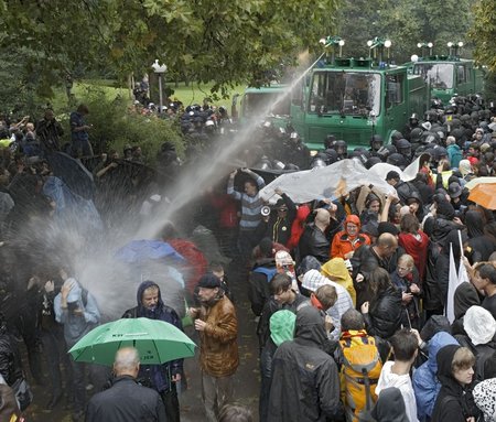 Gezielter Abschuss statt Wasserregen. Foto: Joachim E. Röttgers