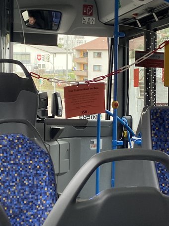 Einsame Busfahrten. Wenigstens kein Furunkel-Talk. Fotos: privat