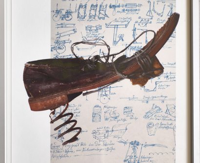 Weil wir die Schwere der Dinge ablehnen: Kontext ist Patin des Mesmerschen Sprungfederstiefels. 