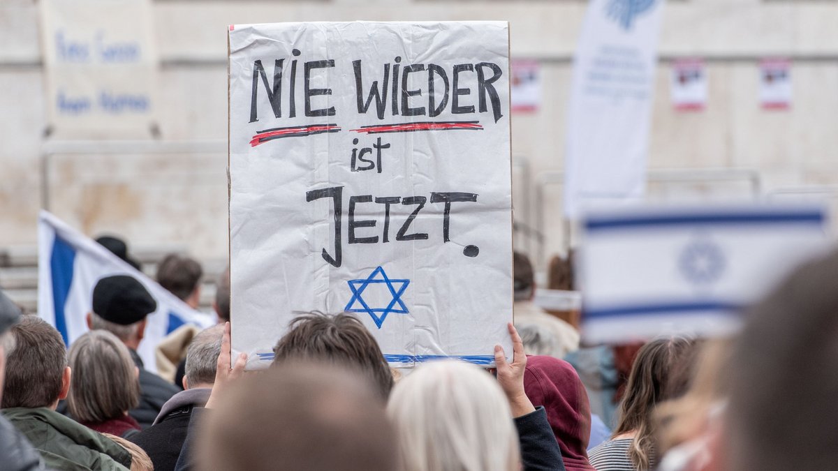 Solidaritätskundgebung für Israel am 29. Oktober vor dem Stuttgarter Rathaus. Foto: Jens Volle